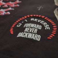 NEVER BACKWARD TEE