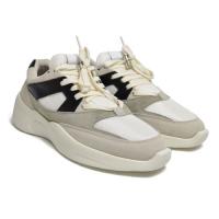 ESSENTIALS DISTANCE RUNNER SNEAKER